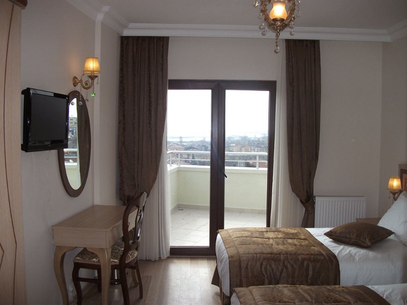 room-with-seaview-balcon.jpg