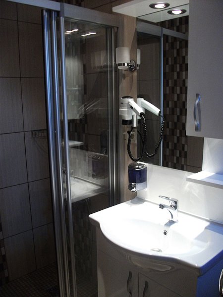 single-room-bathroom1.jpg